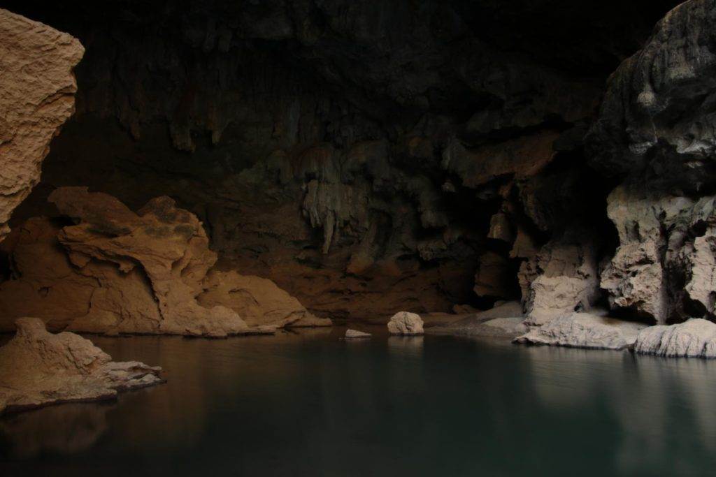 Höhle am Camp