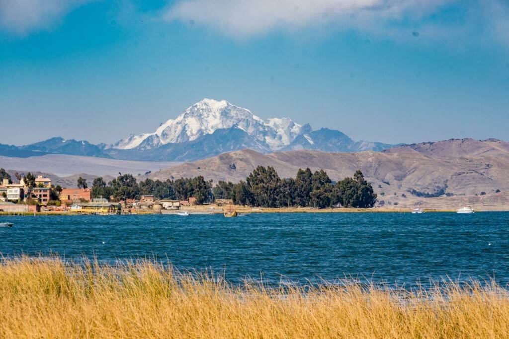 Der Titicacasee - ein riesiger See in atemberaubender Umgebung. 
